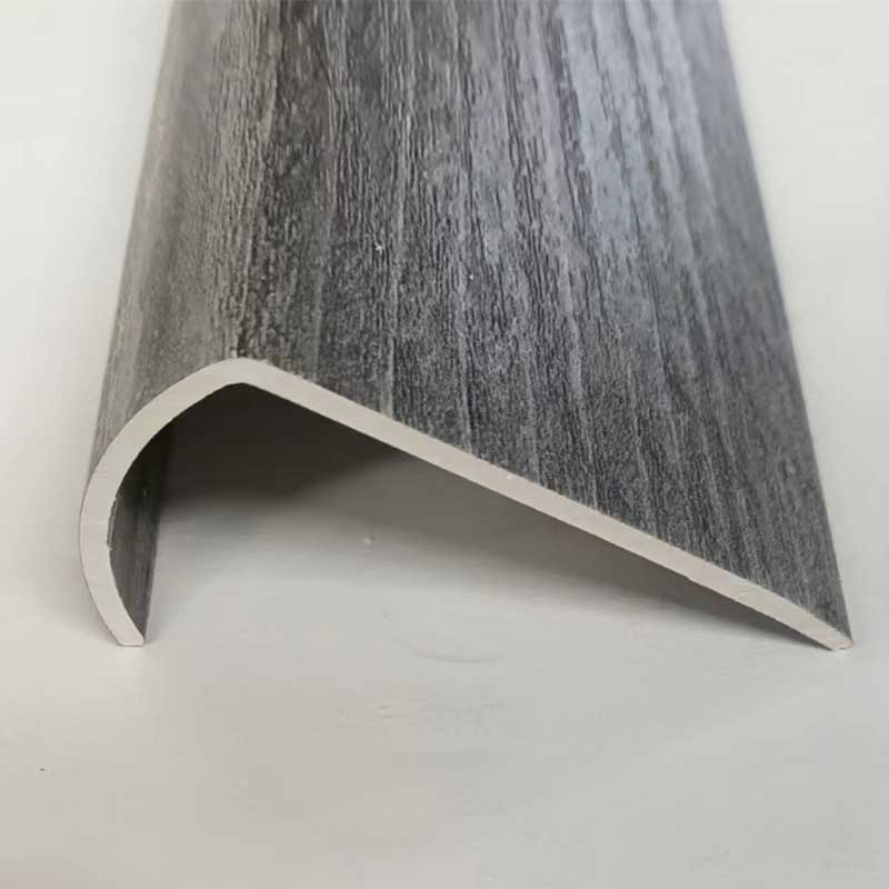 Lắp đặt Mũi cầu thang SPC dễ dàng